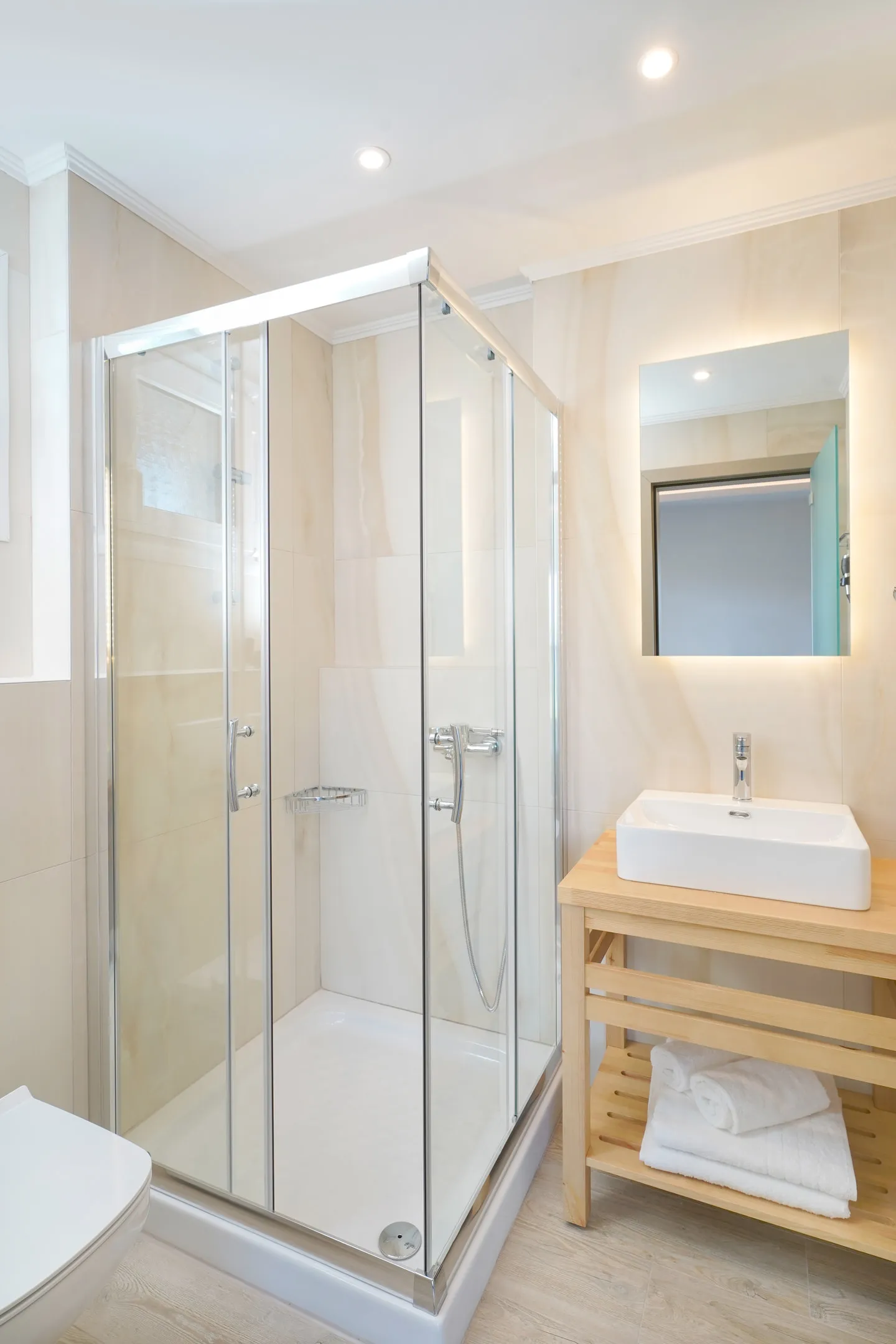 Tiara Holidays - IlioMagic luxury studios - Elena Deluxe Suite bathroom